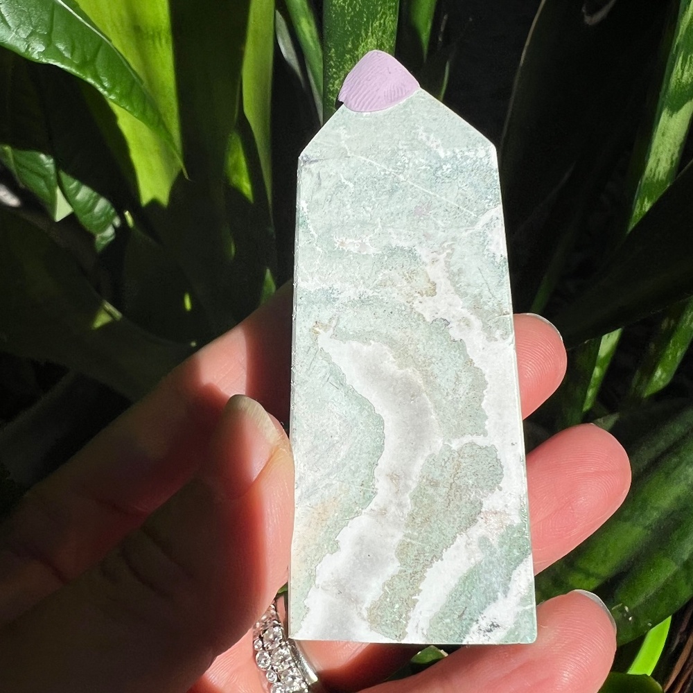 Green sardonyx tower (c) | crystal